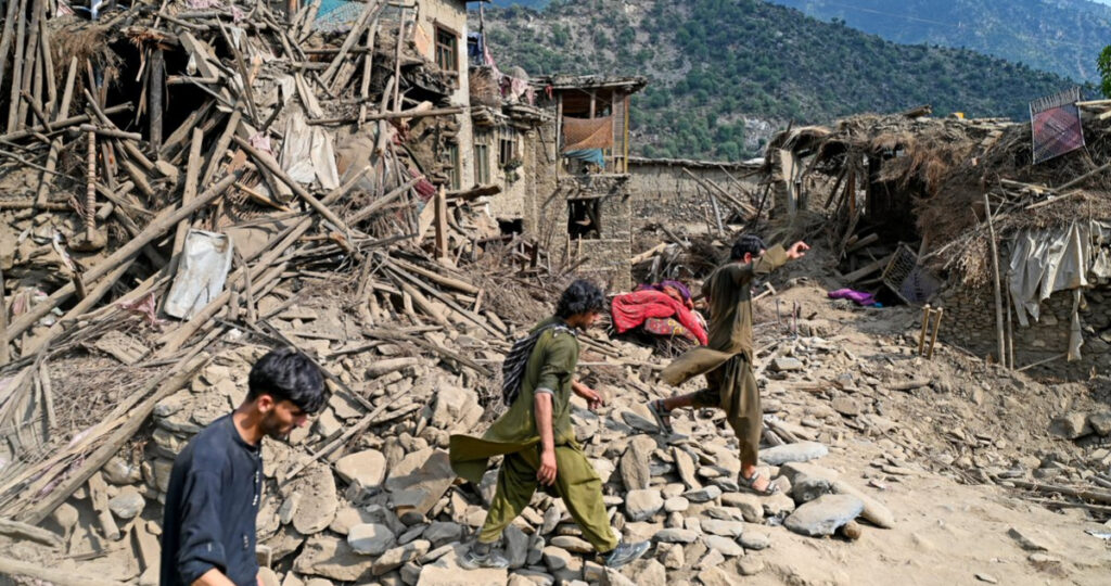 Nuevo sismo magnitud 5.6 sacude Afganistán; se agrava crisis humanitaria