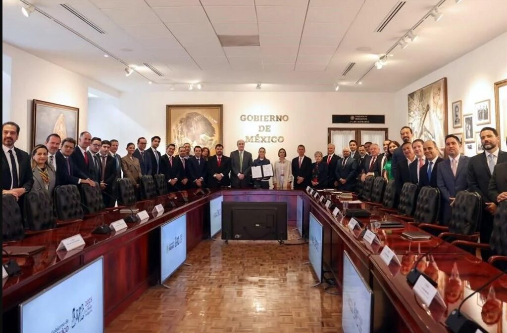 Renueva Sheinbaum acuerdo con gasolineros para mantener estable el precio de la gasolina