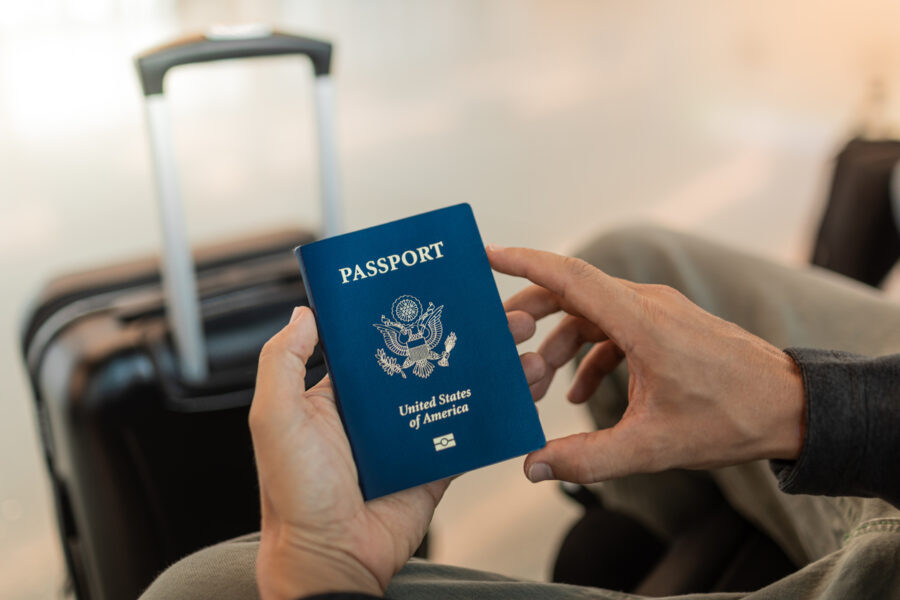 Trump pide al Supremo eliminar opción de género en pasaportes para personas trans