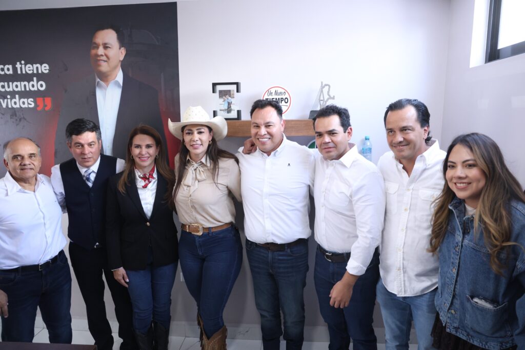 Arturo Yáñez inaugura su casa de gestión social en Durango