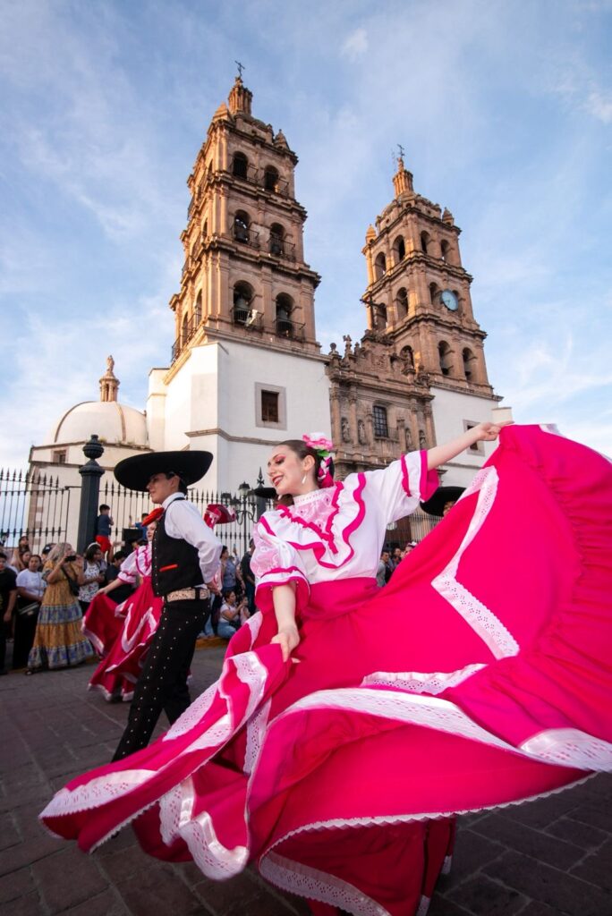 Durango vive la fiesta del XXI Festival del Mariachi, su Charrería y Danza en el Centro Histórico