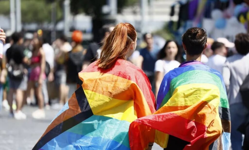 El Vaticano recibe a la primera gran peregrinación LGBT+ oficial