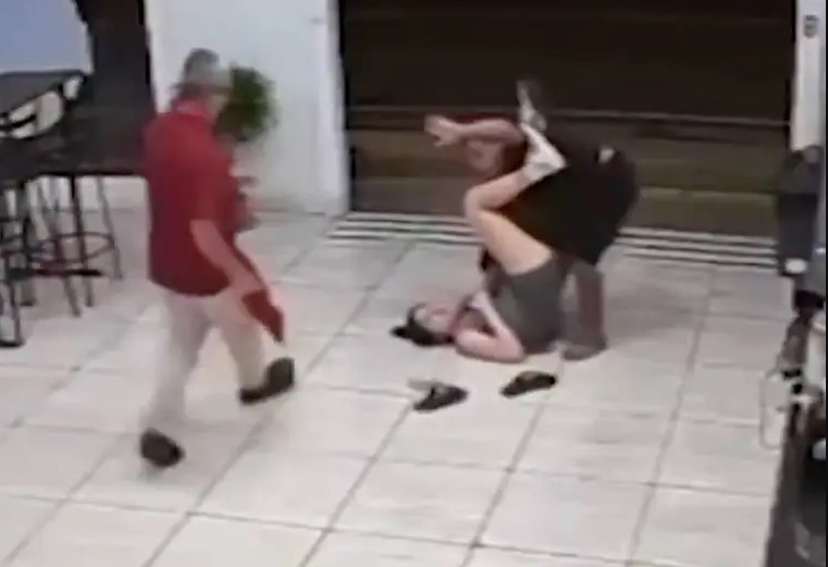 Joven frustra un robo haciendo una llave de MMA