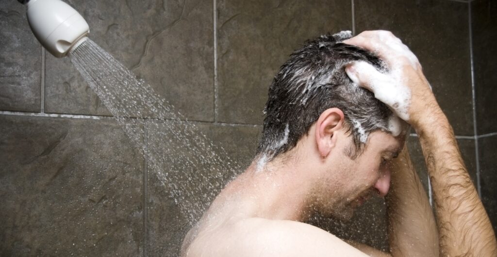 ¿Por que es bueno bañarse de noche?