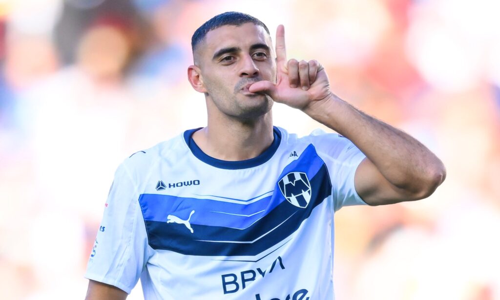Berterame comanda el triunfo de Rayados que se queda en la cima otra semana más.