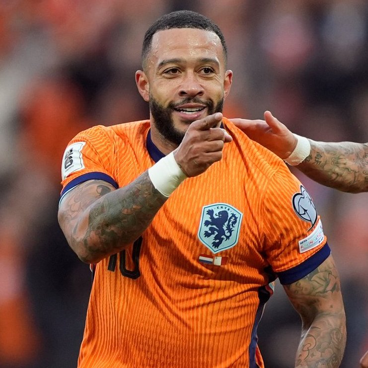 Depay hace historia y supera a Van Persie como máximo anotador de Países Bajos.