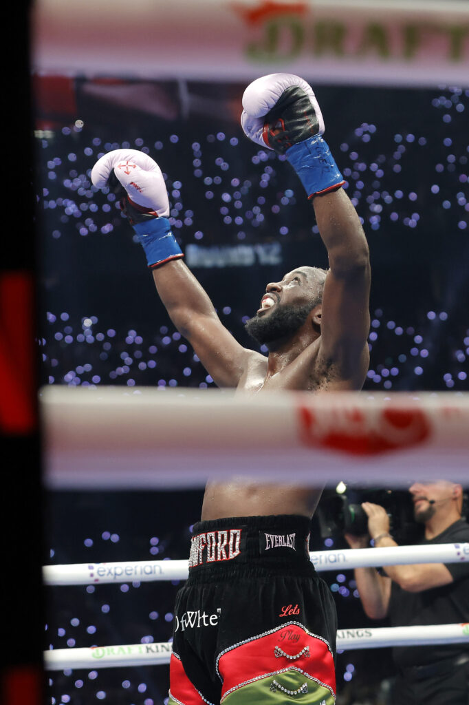 Cayó el «Canelo» Crawford da catedra de boxeo sobre el mexicano.