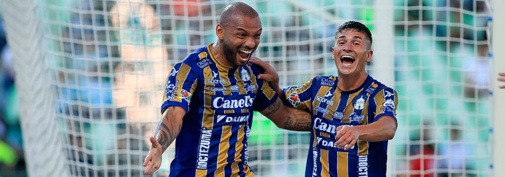 San Luis terminó el intento de despertar de Santos con goleada a domicilio.