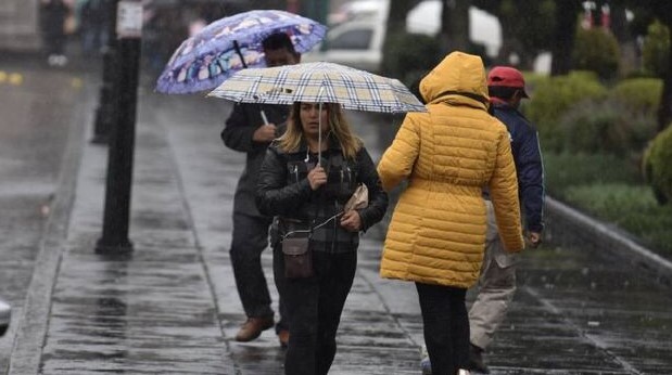 Bajas temperaturas y fuertes lluvias azotan parte de México