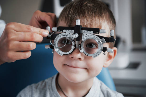 La contaminación afecta más la visión de los niños que las pantallas.
