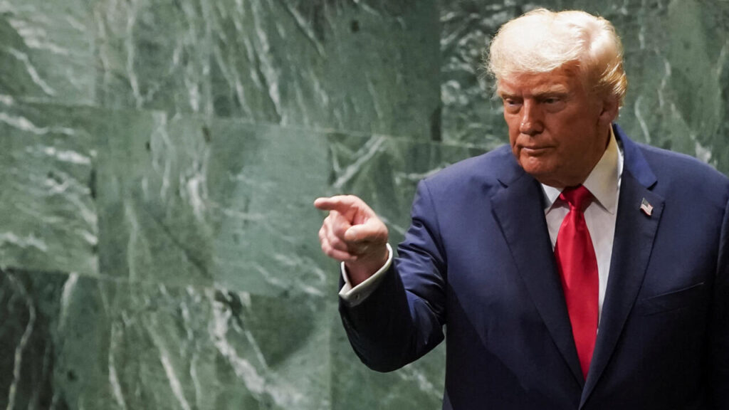 Trump anuncia aranceles del 100% a medicamentos y productos del hogar que no se produzcan en EU