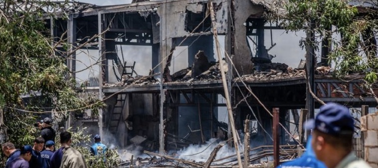 VIDEO: Explosión en fábrica de pirotecnia deja 23 heridos y destruye más de 400 viviendas