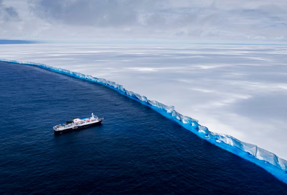 El Iceberg Más Grande del Mundo Se Desintegra