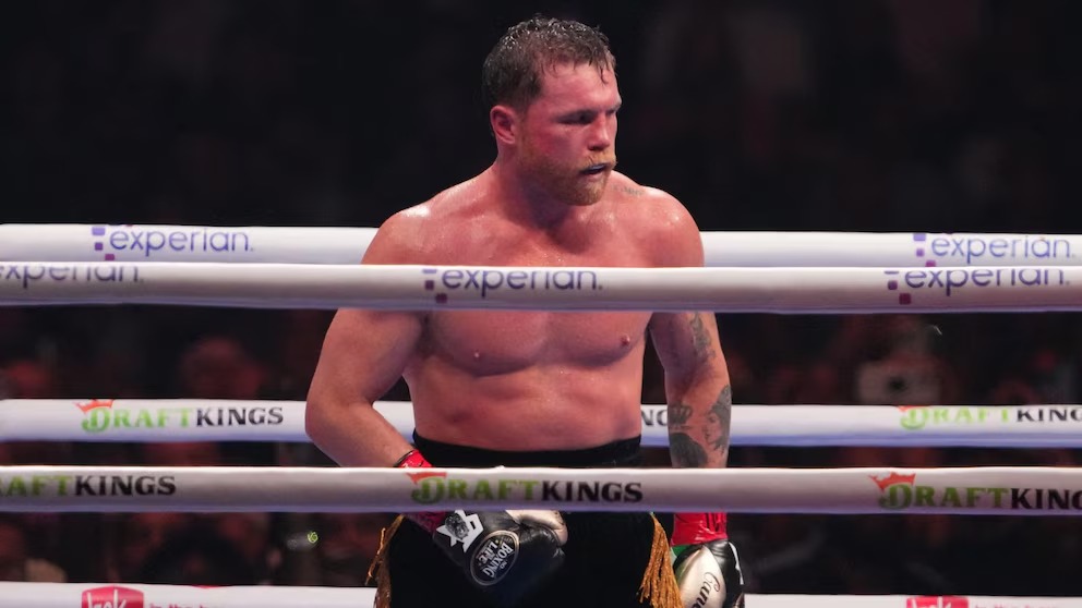 Revelan posible próximo rival de Canelo Álvarez tras derrota ante Crawford