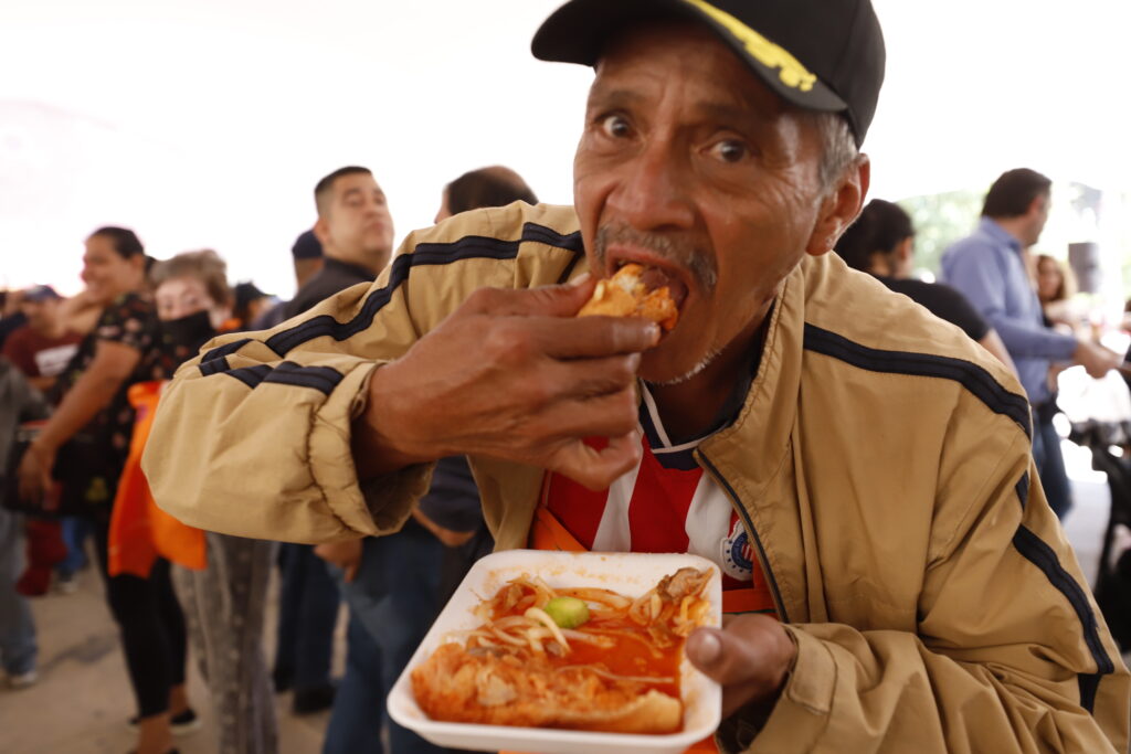 Guadalajara celebró el Día de la Torta Ahogada con 25 mil porciones gratuitas