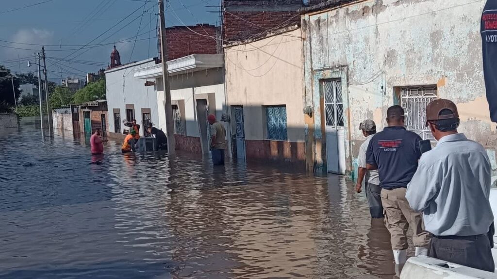 Ayotlán declara emergencia por desbordamiento del río Lerma