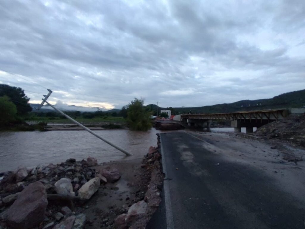 Cierran Panamericana en Durango por lluvias; SICT informa vías alternas