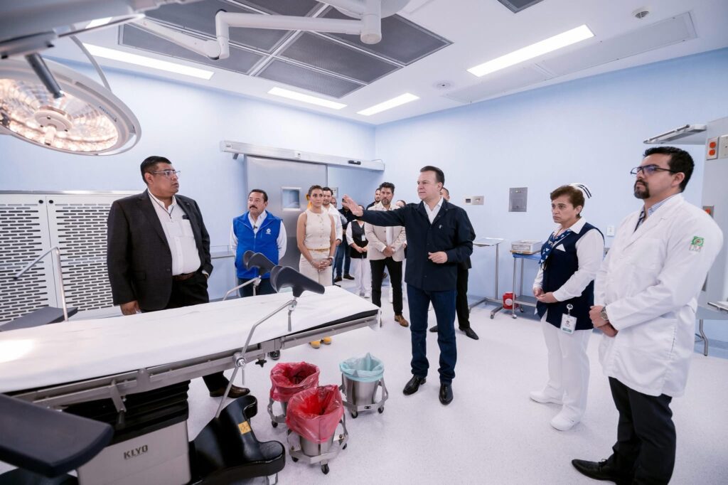 Gobernador Esteban Villegas busca que aseguradoras paguen la atención hospitalaria en Durango