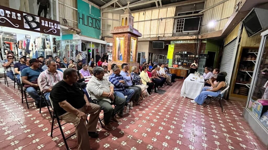 Gobierno Municipal se reúne con comerciantes de Guadalupe Victoria