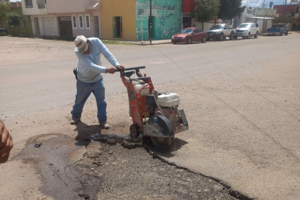 Gobierno municipal inicia trabajos de bacheo en la zona centro