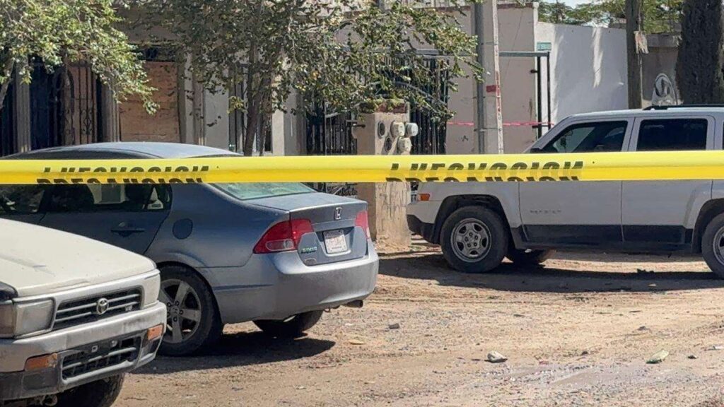 Ejecutan a hombre en la cochera de su casa en Ciudad Juárez