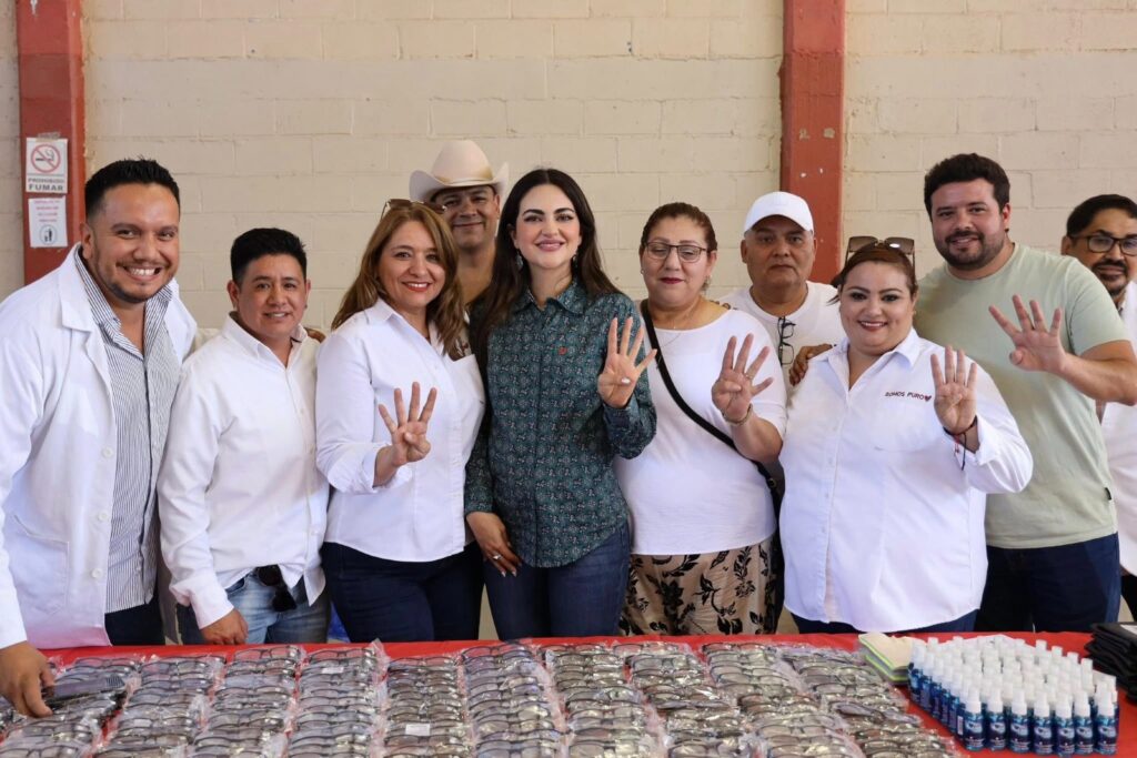 Andrea Chávez acerca salud visual y apoyos para movilidad a familias de Chihuahua y Juárez