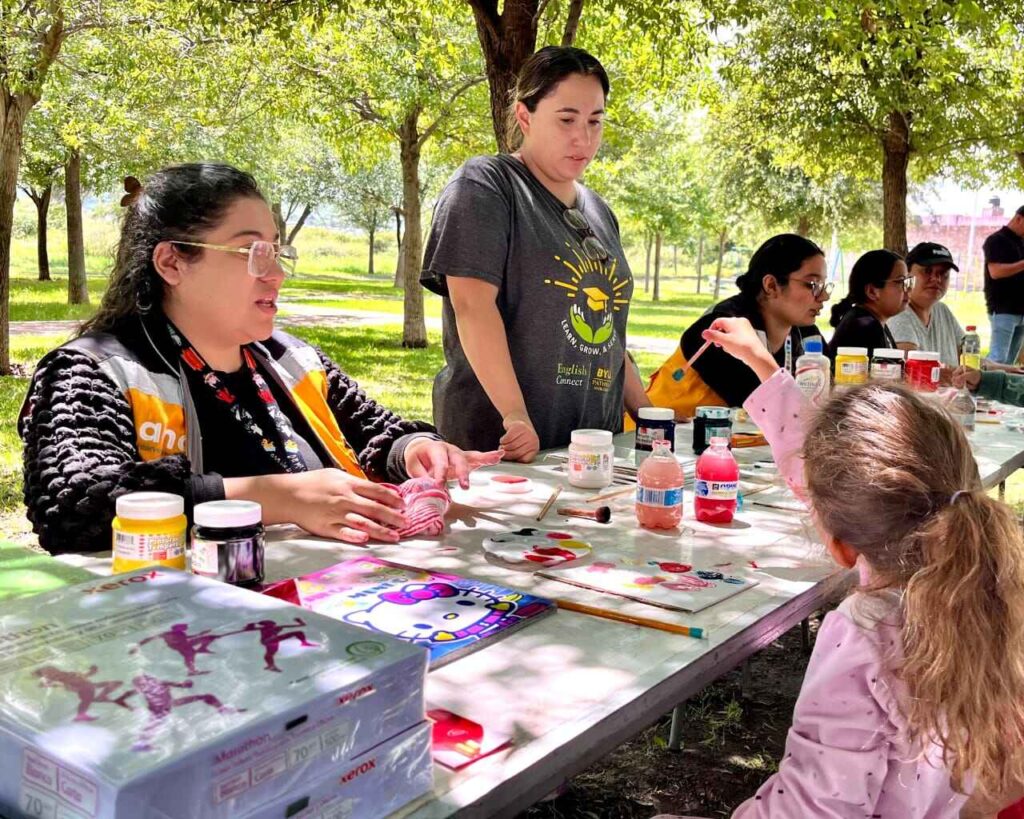 Abraza INDEHVAL a familias del fraccionamiento San Ángel, tras las lluvias