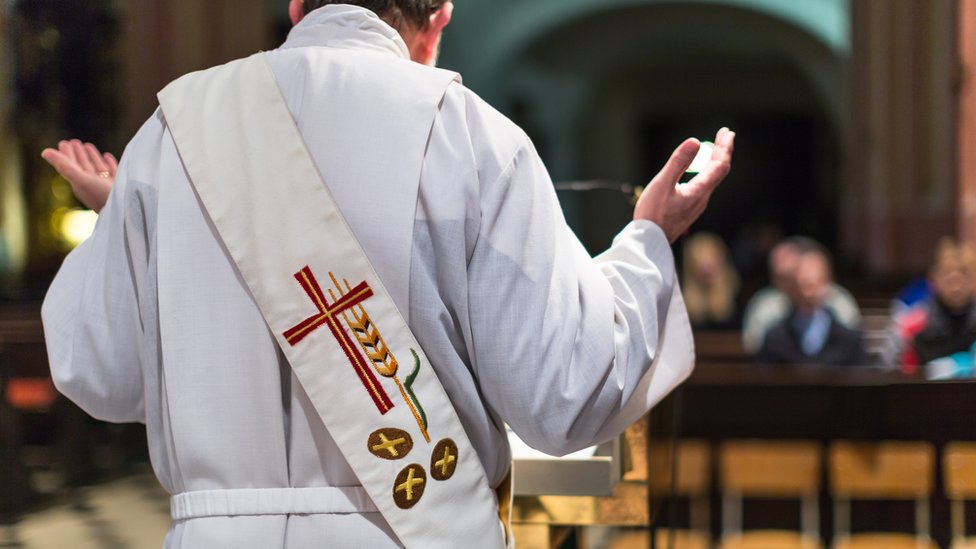 Capturan en Uruguay a exsacerdote acusado de abusar más de 30 menores