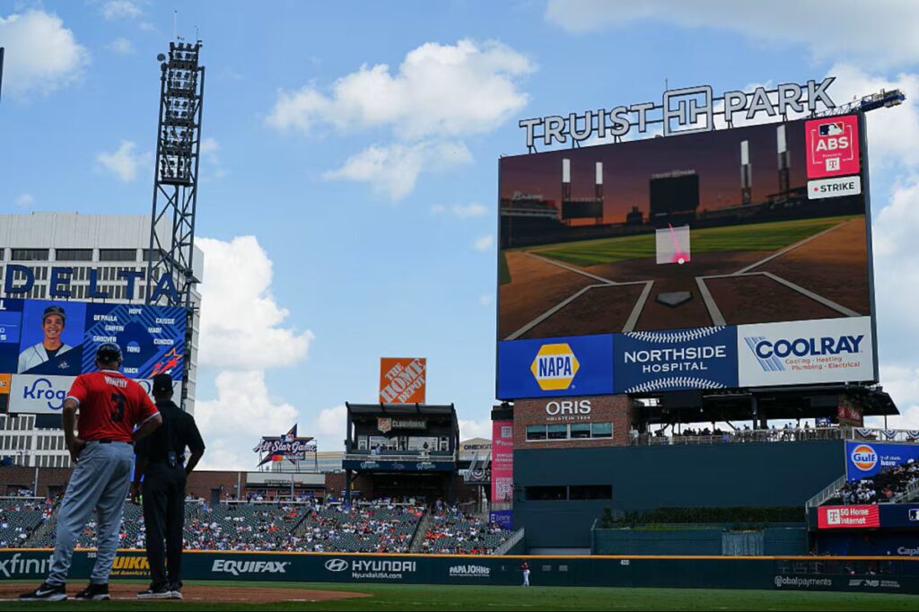 MLB aprueba el uso de árbitros robots para la temporada 2026