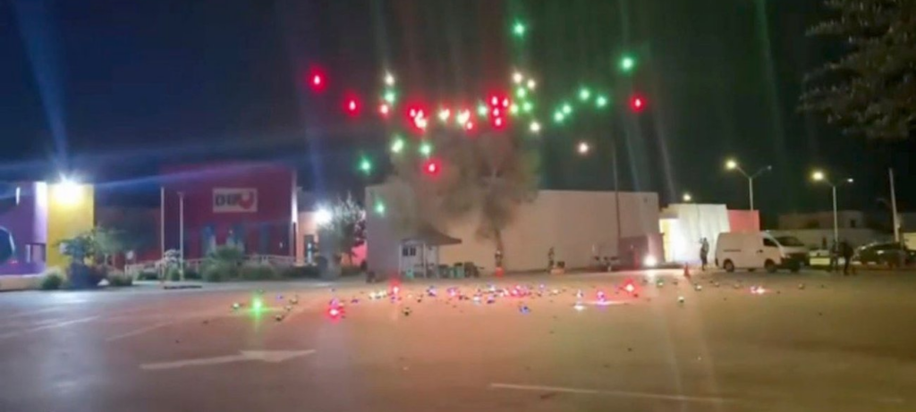 VIDEO: Show de drones termina en “lluvia tricolor” durante el Grito