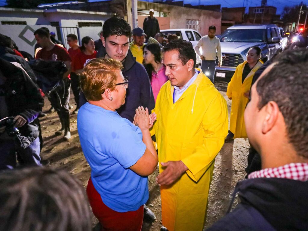 “Un duranguense nunca deja solo a otro duranguense”; Toño atiende de inmediato a familias afectadas por lluvias