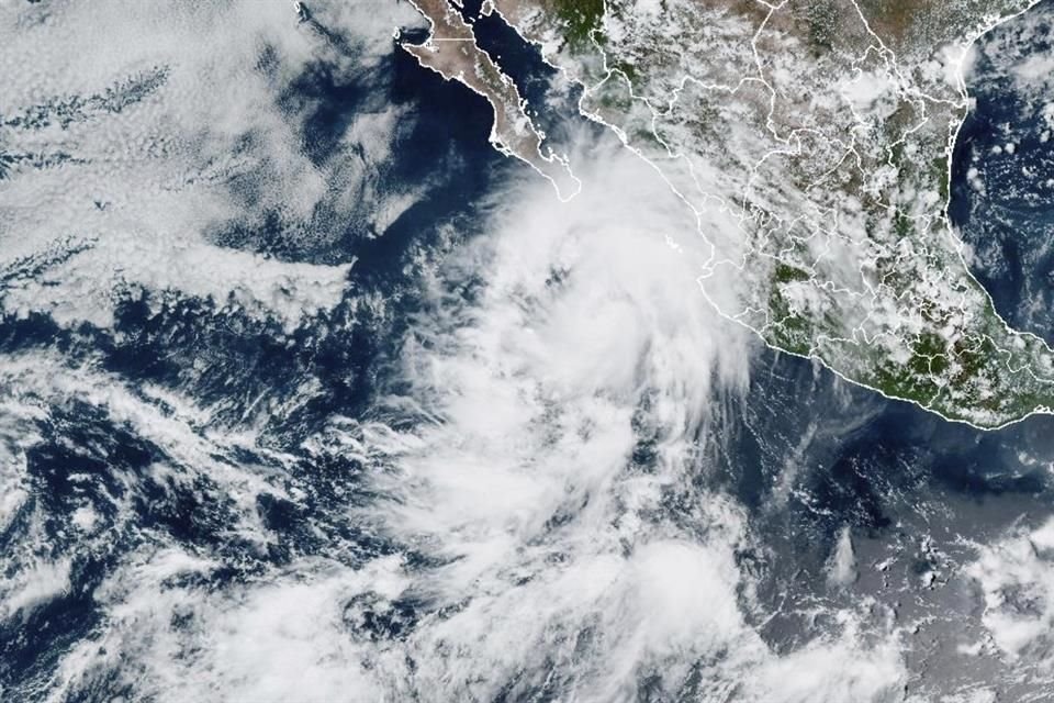“Lorena” se intensifica a huracán categoría 1 en el Pacífico