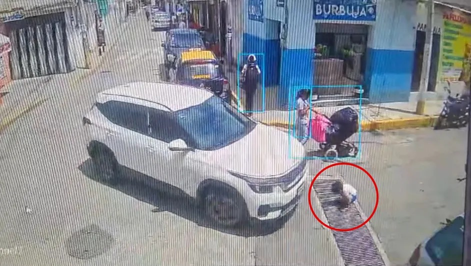 VIDEO: Niño es atropellado en Puebla; acusan a la madre por ‘estar en el celular’