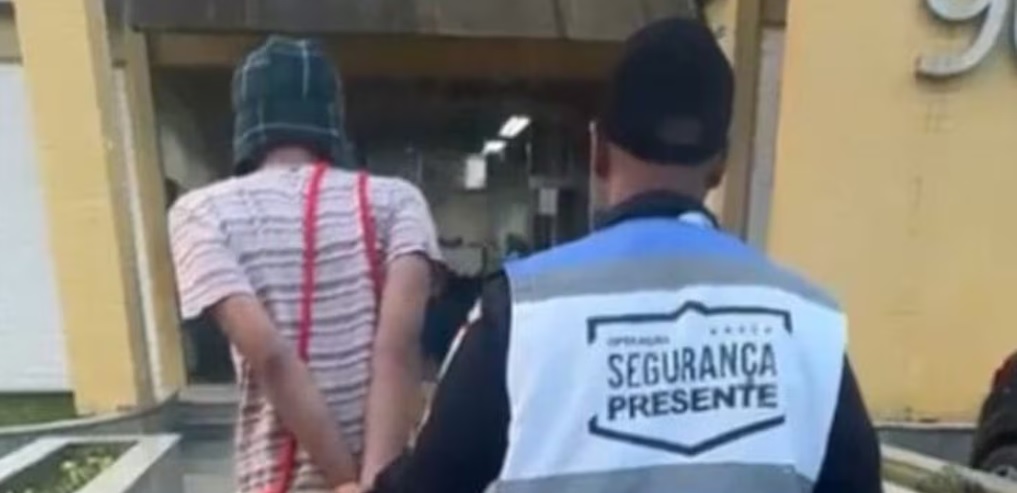 VIDEO: De la vecindad a la comisaría: joven disfrazado de El Chavo del 8 cae con droga
