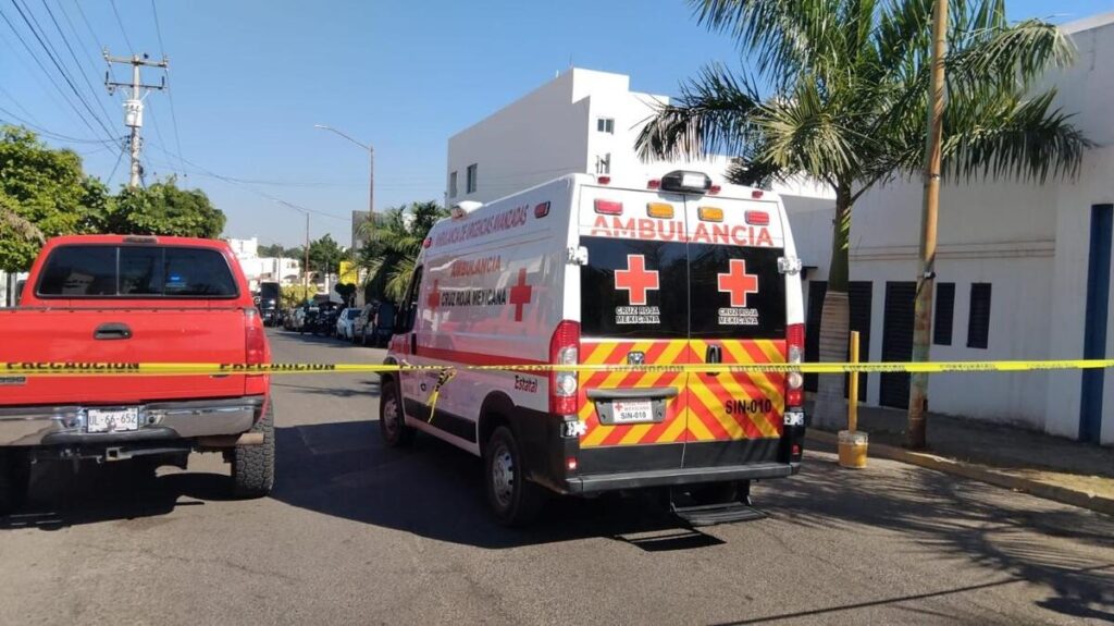 Paramédicos de Sinaloa trabajan con chalecos antibalas ante la violencia