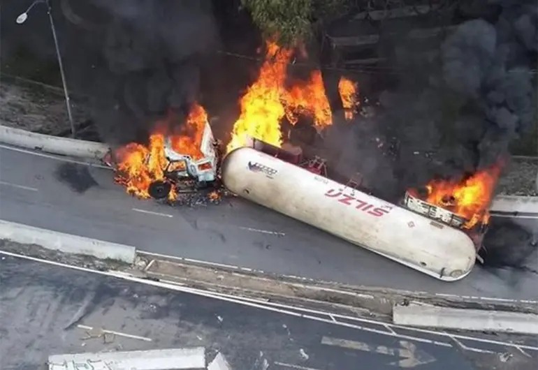 Hay 15 personas en estado crítico tras explosión de pipa en Iztapalapa