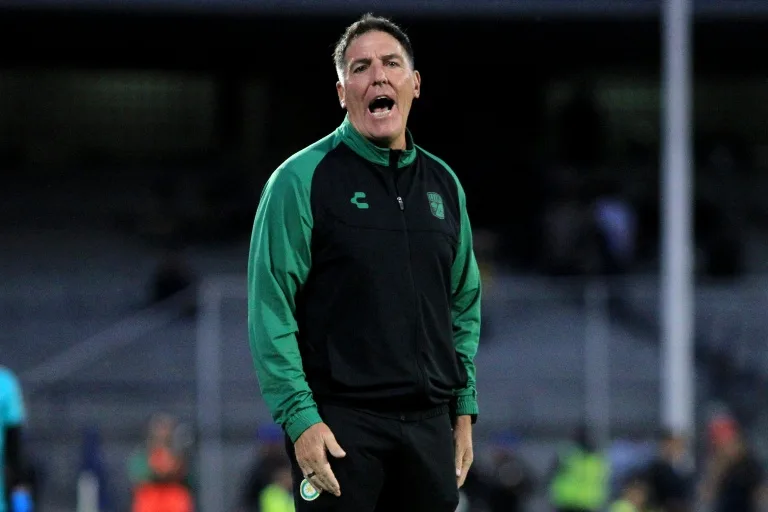 Eduardo Berizzo se despide del Club León tras 11 partidos en el Apertura 2025