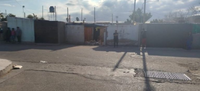 Niña de 3 años muere aplastada por muro tras choque de motocicleta