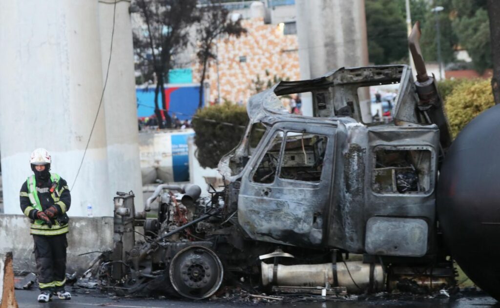 Aumenta a ocho la cifra de muertos por explosión de pipa de gas en Iztapalapa