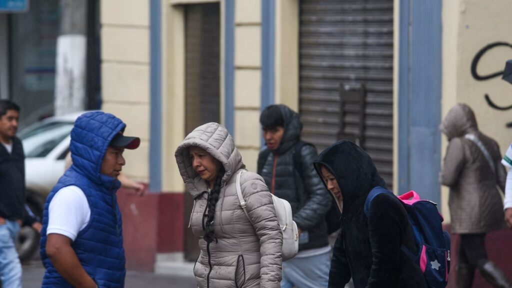 Primer frente frío de la temporada provocará lluvias y descenso de temperatura