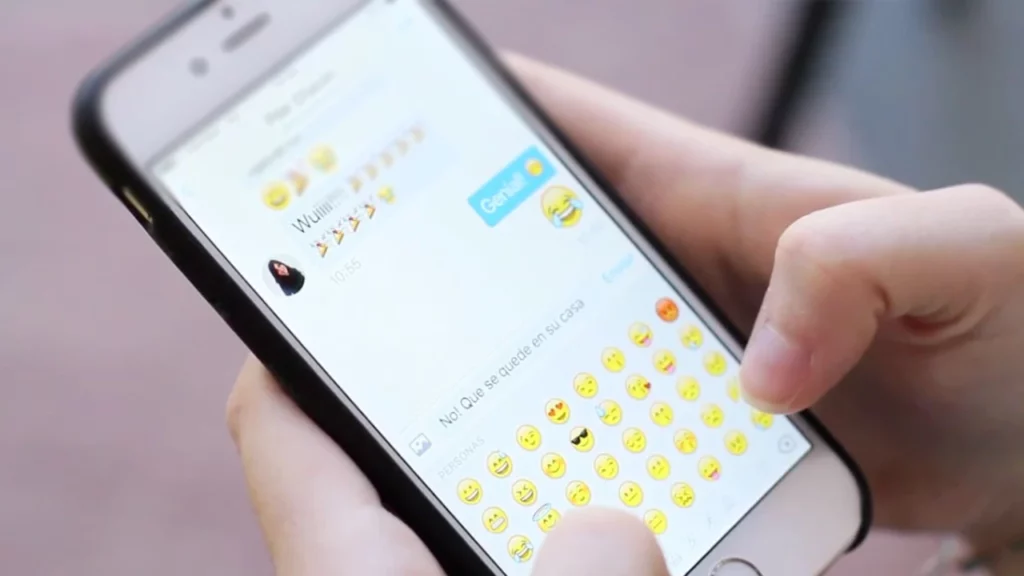 Joven muere apuñalado tras disputa por un emoji de risa en Facebook