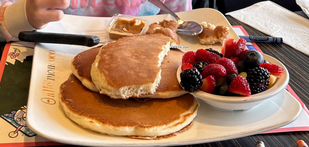 ¿Es el desayuno temprano la clave para vivir más y mejor?