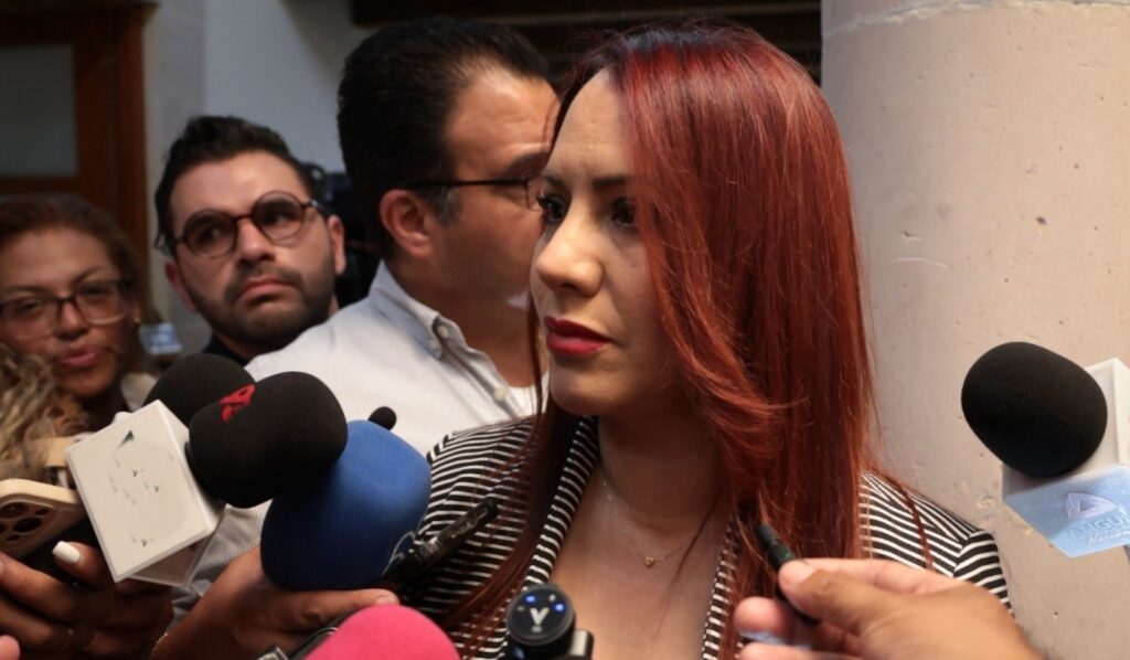 Alcaldes deben nombrar directores con carrera, no compadres: Sandra Amaya