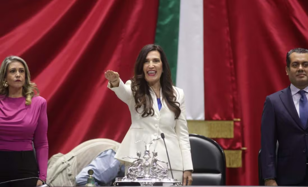 Kenia López rinde protesta como presidenta de la Cámara de Diputados