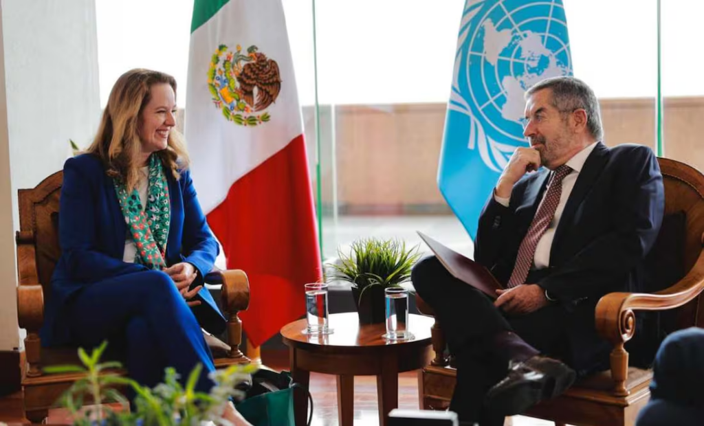De la Fuente reconoce aportaciones de migrantes y sostiene diálogo con OIM y Tent