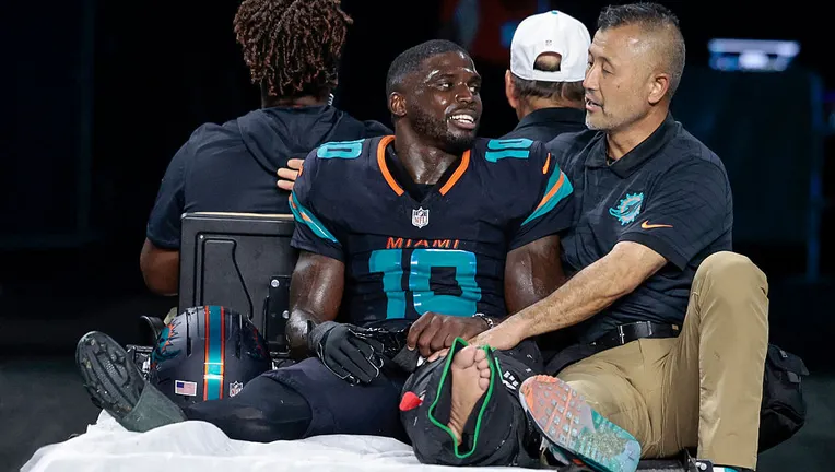 Grave lesión de Tyreek Hill marca el Monday Night Football