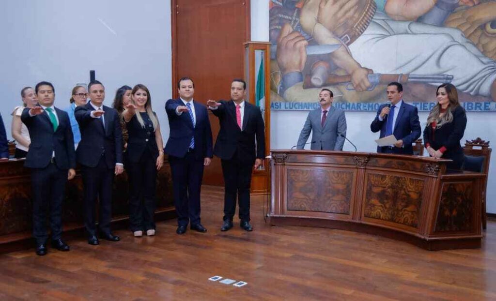 Toño Ochoa nombra nuevos directores municipales, destacando compromiso de resultados