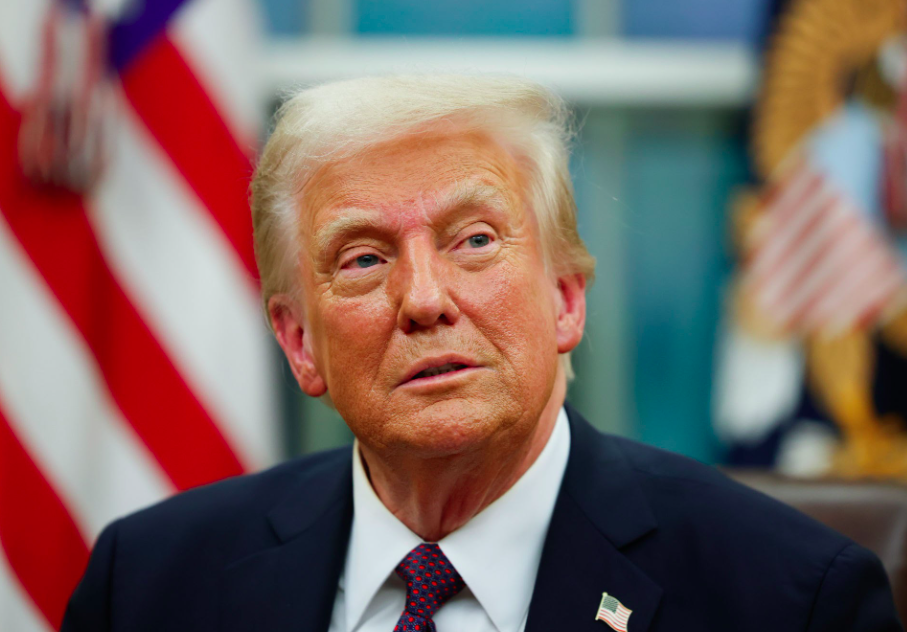 Trump Demanda a The New York Times por Difamación