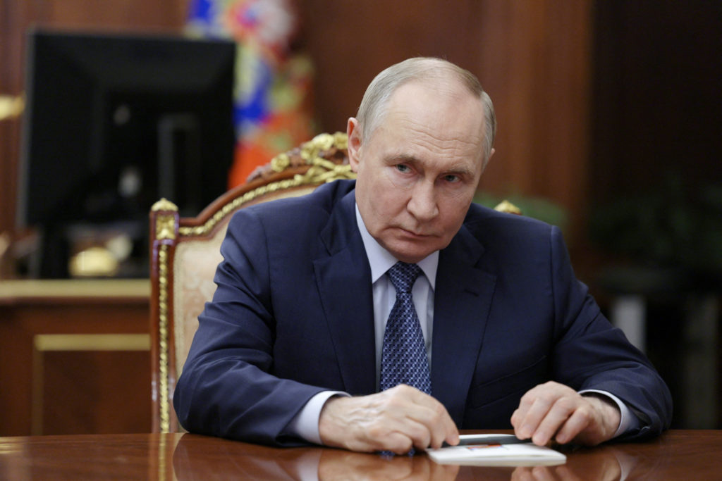 Rusia abandona tratado contra la tortura y Putin decreta servicio militar obligatorio
