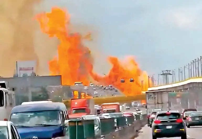 Pipa en Iztapalapa: Empresa dueña de unidad suma historial de accidentes